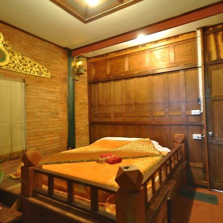 Ayutthaya Bouchic Hostel Extérieur photo