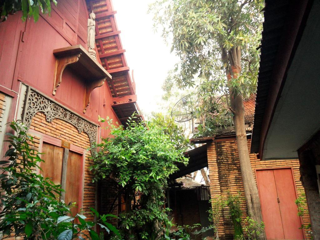 Ayutthaya Bouchic Hostel Extérieur photo