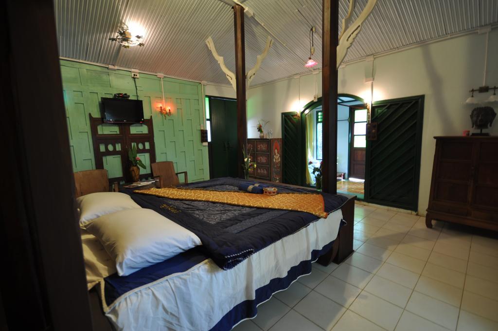 Ayutthaya Bouchic Hostel Extérieur photo