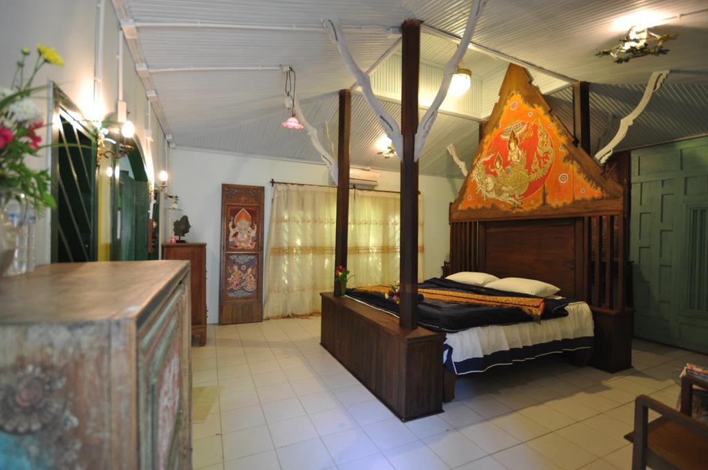 Ayutthaya Bouchic Hostel Extérieur photo