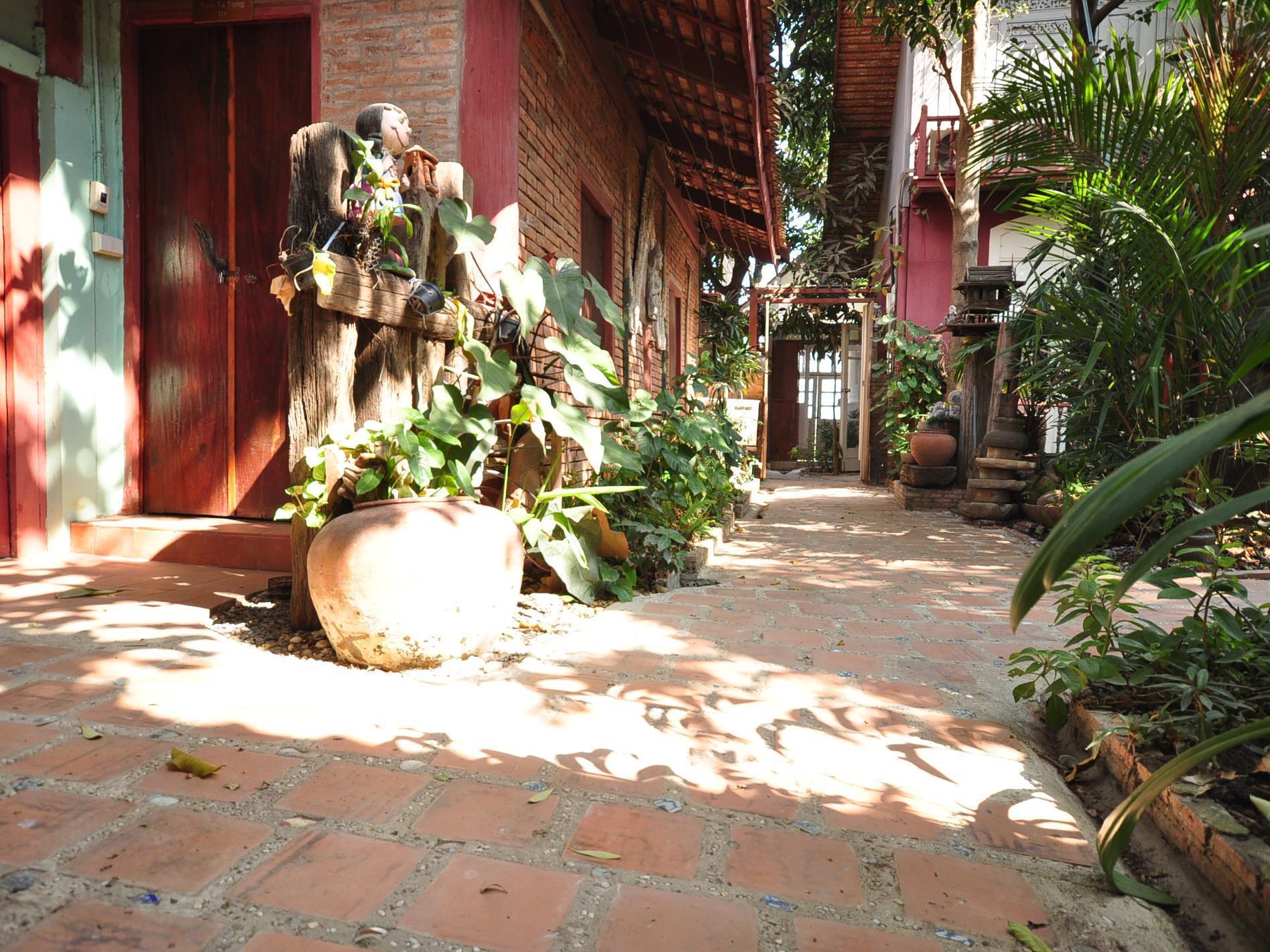 Ayutthaya Bouchic Hostel Extérieur photo