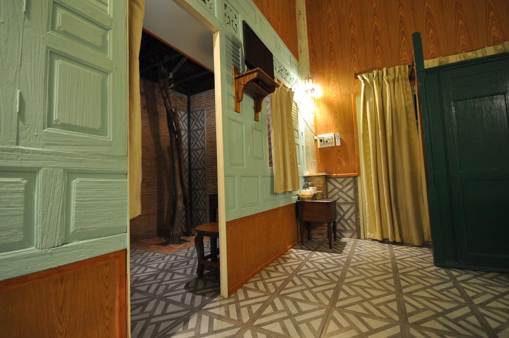 Ayutthaya Bouchic Hostel Extérieur photo