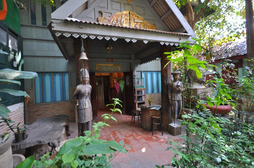 Ayutthaya Bouchic Hostel Extérieur photo