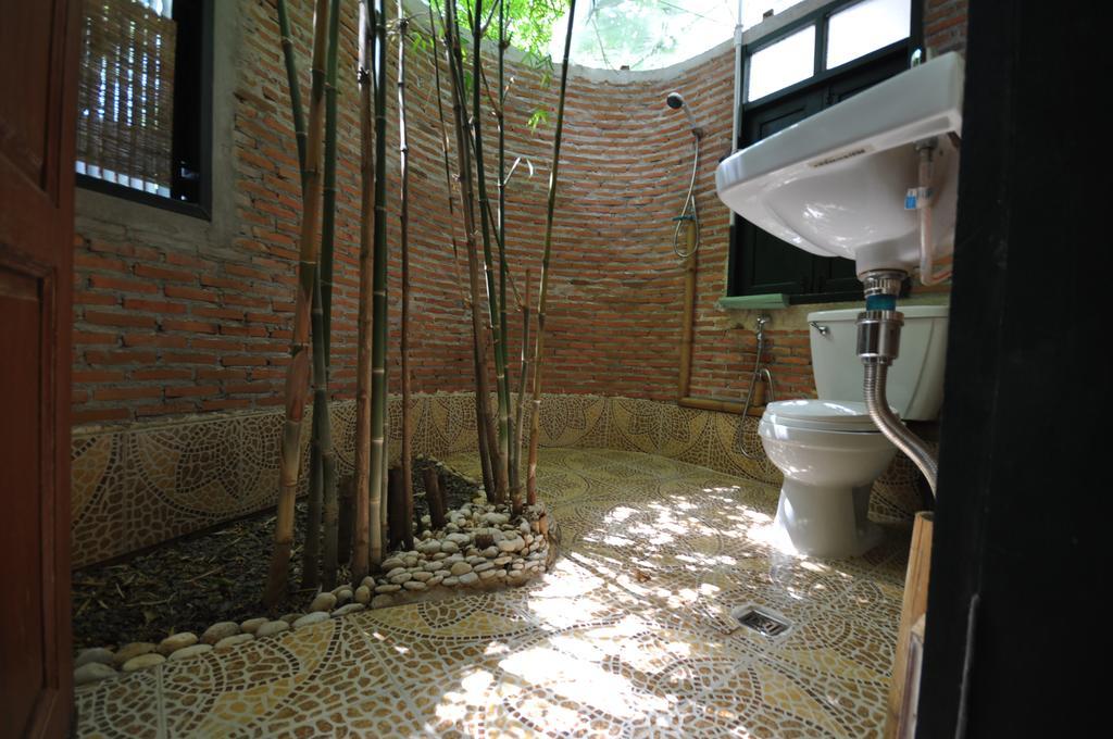 Ayutthaya Bouchic Hostel Extérieur photo