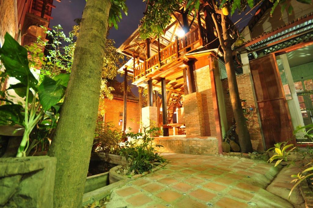 Ayutthaya Bouchic Hostel Extérieur photo