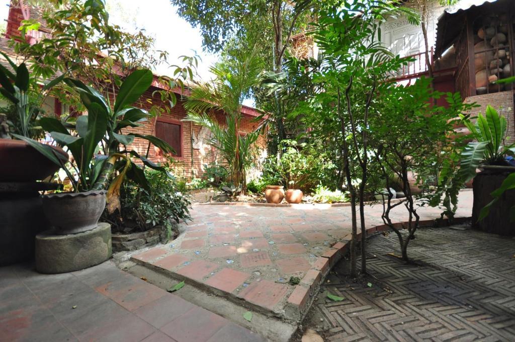 Ayutthaya Bouchic Hostel Extérieur photo